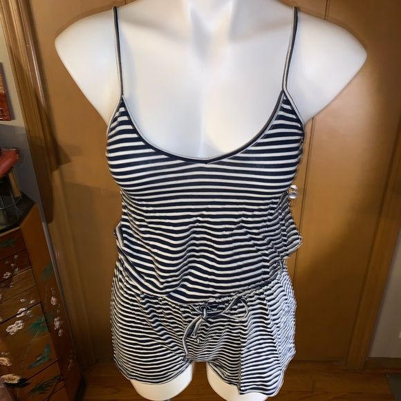 Patterned Romper - Picture 2 of 4